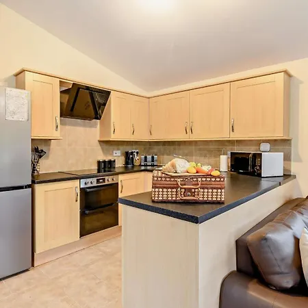 3 Bed In York Oc-93206 * Elvington