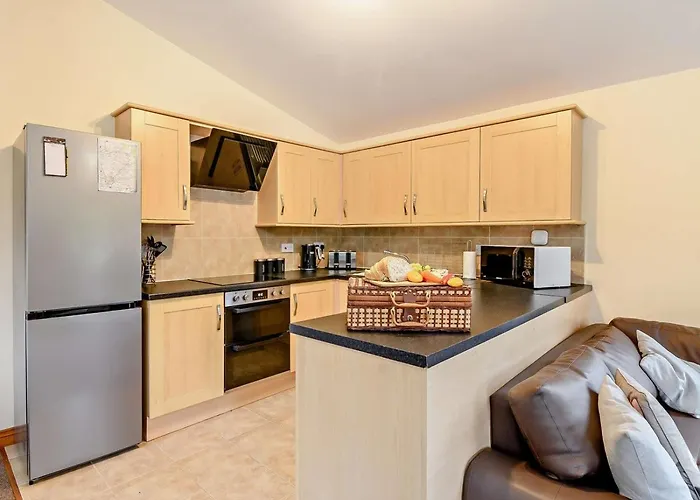 3 Bed In York Oc-93206 * Elvington